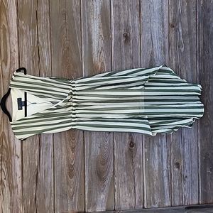 Kardashian Kollection Dress. Stylish, Beautiful 💚